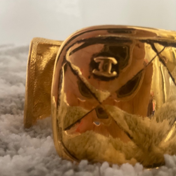 Authentic Chanel Cuff with Original Bag 24k - Picture 5 of 6